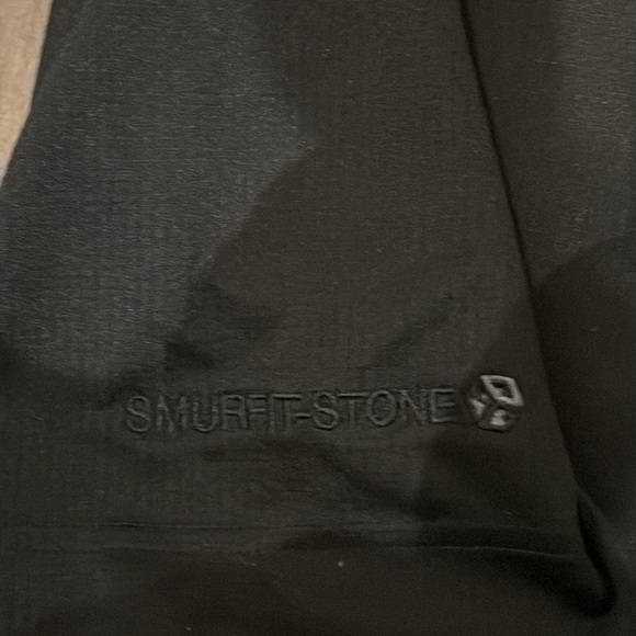 Cutter Buck- men’s XL- black colour & Dry tec, moisture wicking, breathable - Picture 4 of 6